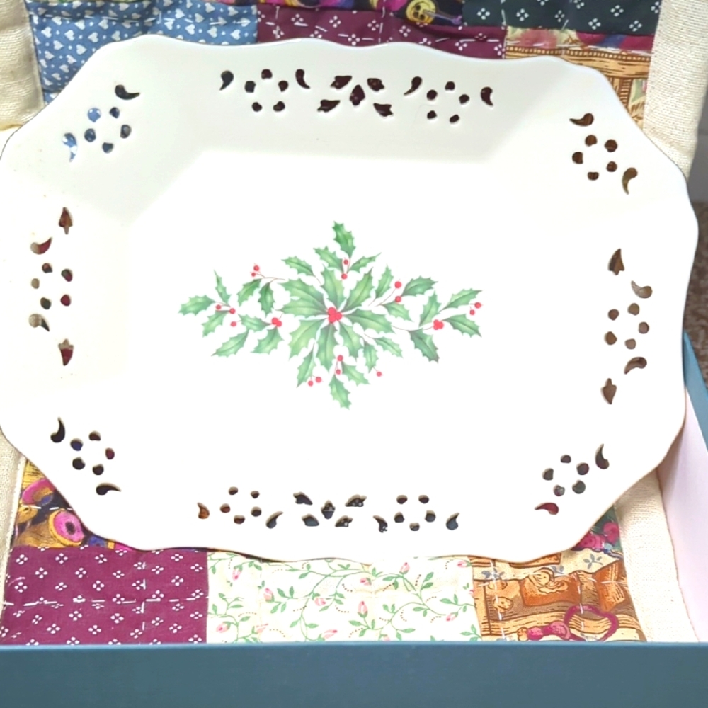 LENOX Holly Leaf Design Decorative Plate